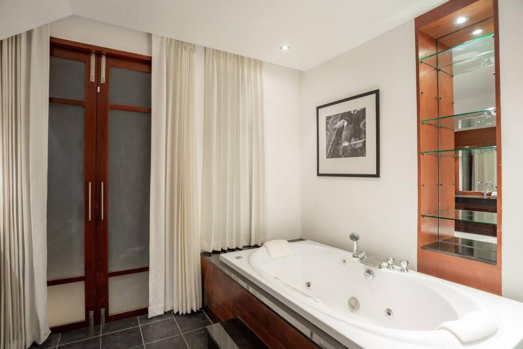 Villa In The Park, Whole House'S Suitable For Family'S Vacation Phuket Ngoại thất bức ảnh